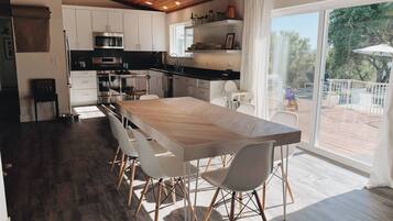 KylskÄp, mikrovÄgsugn, ugn och spishÀll