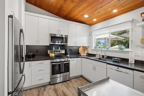 Fridge, microwave, oven, stovetop - Hilltop Poolhouse - Murphy Vacation Rentals (Murphys)