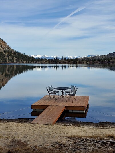 Beautiful lakeside retreat - Perfect for the adventuresome family -pet friendly