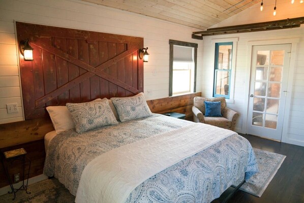 1 bedroom, in-room safe, desk, iron/ironing board