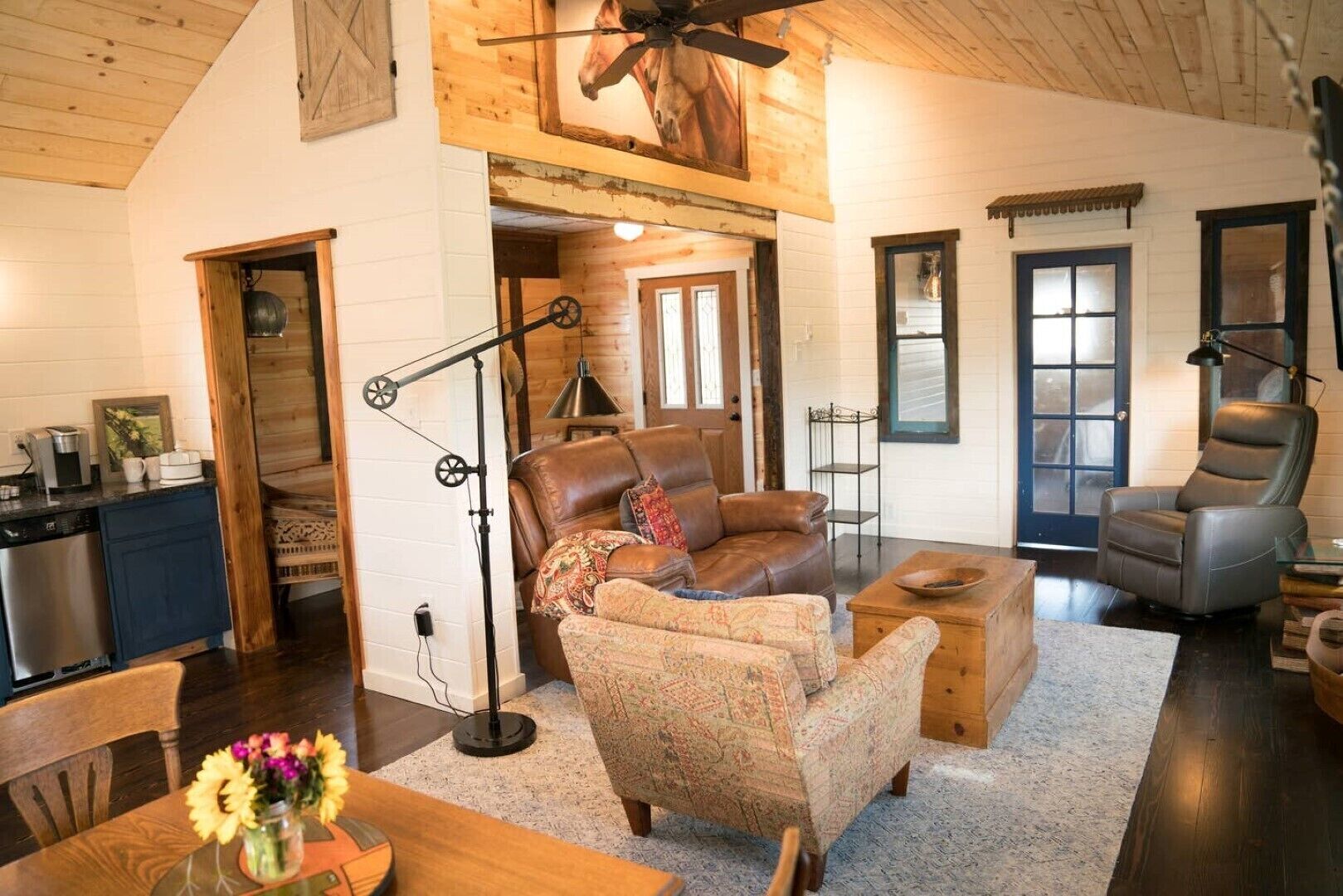 Älytelevisio, kirjoja, musiikkikirjasto, stereot