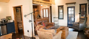 Charming well appointed Cottage in Ashland ( 800 + sq. ft. )