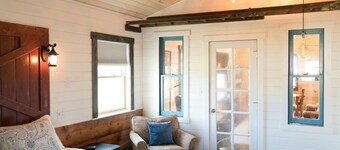 Charming well appointed Cottage in Ashland ( 800 + sq. ft. )