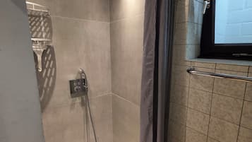 Badewanne, Haartrockner