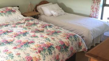 2 quartos, ferros/tábuas de passar roupa, Wi-Fi, roupa de cama