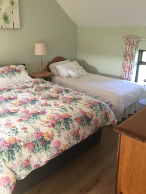 2 dormitorios, tabla de planchar con plancha, wifi y ropa de cama