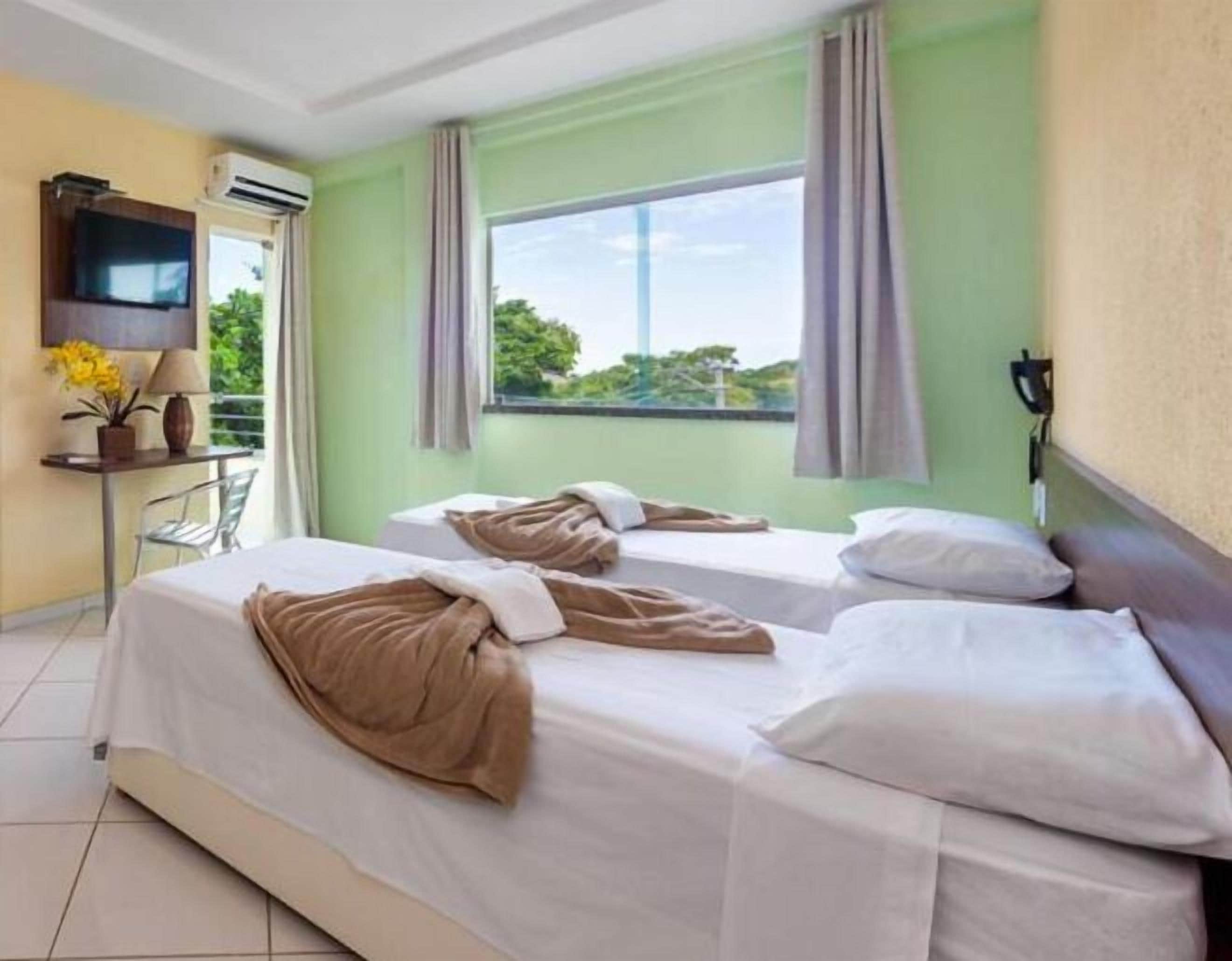 Minibar, escritorio, wifi gratis y ropa de cama