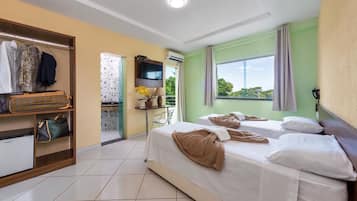 Minibar, escritorio, wifi gratis y ropa de cama