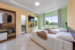 Minibar, escritorio, wifi gratis y ropa de cama