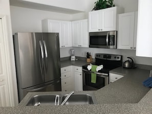 Dishwasher, cookware/dishes/utensils - 462 (Davenport)