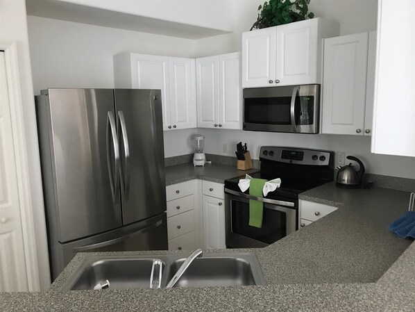 Dishwasher, cookware/dishes/utensils