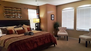 4 bedrooms, desk, free WiFi