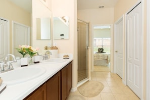 House | Bathroom - Beautifully Furnished Executive Home on Gated Community Near Disney and Champions Gate - 388 (Davenport)