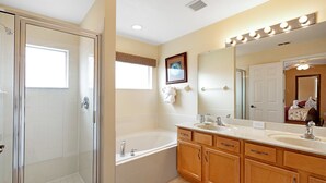House | Bathroom - Fabulous 6 bed Villa With Private South Facing Pool Overlooking Conservation Land - 495 (Davenport)