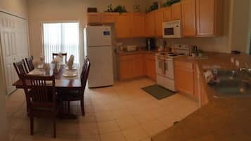 House | Private kitchen | Fridge, microwave, oven, dishwasher