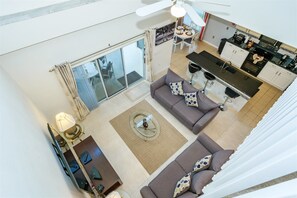 Hus | Oppholdsrom | Flatskjerm-TV, Netflix, fotballspill og strømmetjenester