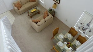 Living room - 430 (Davenport)