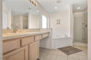 Bathroom - Fabulous 5 bed Villa With a South Facing Pool and spa Backing Onto Conservation - 486 (Davenport)