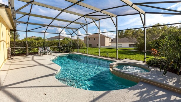 House - Beautiful 4 Bedroom, 4.5 Bathroom Villa on a Large Corner lot With South Facing Pool & Spa - 502 (Davenport)
