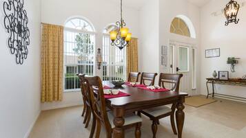 Fridge, microwave, dishwasher, cookware/dishes/utensils