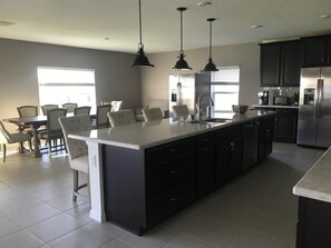 Dishwasher, cookware/dishes/utensils - 490 (Davenport)