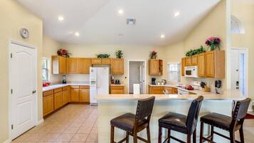 House | Private kitchen | Fridge, microwave, oven, dishwasher