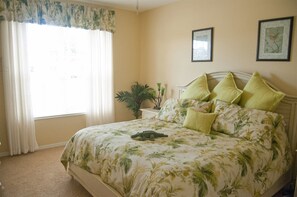 4 bedrooms, desk, free WiFi - 477 (Davenport)