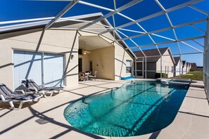 House | 4 bedrooms, desk, free WiFi