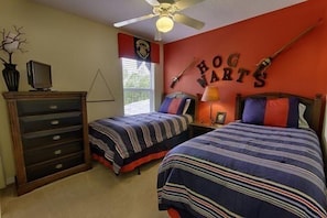 6 bedrooms, desk, iron/ironing board, free WiFi