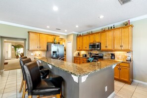 House | Private kitchen | Fridge, microwave, dishwasher, cookware/dishes/utensils - Magnificent Modern Dream Resort 20 Minutes From Disney - 470 (Davenport)