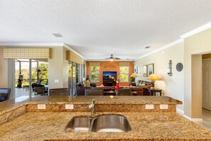 House | Private kitchen | Fridge, microwave, dishwasher, cookware/dishes/utensils - Magnificent Modern Dream Resort 20 Minutes From Disney - 470 (Davenport)