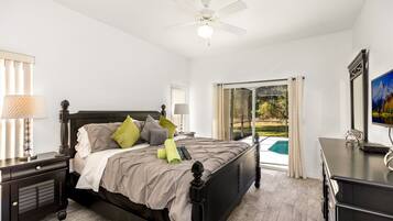 House | 4 bedrooms, desk, free WiFi