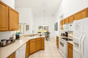 House | Private kitchen | Fridge, microwave, dishwasher, cookware/dishes/utensils