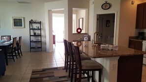 雪櫃、微波爐、洗碗機、廚房用具/餐具/器皿