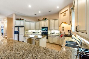 House | Private kitchen | Fridge, microwave, dishwasher, coffee/tea maker - Stunning Large 7 bed Home With Private Pool, Spa, Balcony, Cinema Room, Fitness Suite and Able to see the Disney Fireworks - 467 (Kissimmee)