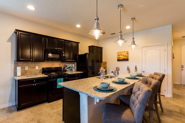 House | Private kitchen | Fridge, microwave, dishwasher, cookware/dishes/utensils