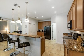 Casa | Cocina privada | Frigorífico, microondas, lavavajillas y hervidor eléctrico