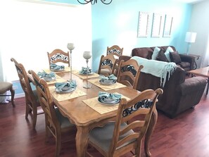 Dishwasher, high chair, cookware/dishes/utensils - Fabulous 4 bed Villa With Private Pool and spa (Davenport)