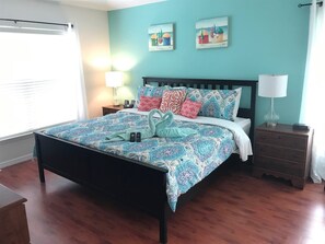 4 makuuhuonetta, työpöytä, ilmainen Wi-Fi