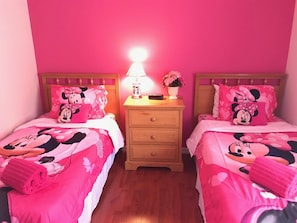 4 bedrooms, desk, free WiFi