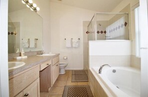 House | Bathroom - Fabulous 3 bed Villa With Private Pool and Deck - 496 (Davenport)
