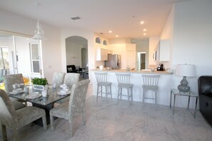 Maison | Cuisine privée | Réfrigérateur, micro-ondes, four, lave-vaisselle
