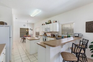 House | Private kitchen - Stunning 4 bed Villa With South Facing Pool and spa With no Immediate Rear Neighbors Overlooking Conservation - 379 (Davenport)