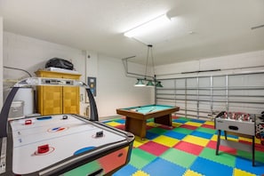House | Game room - Stunning 4 bed Villa With South Facing Pool and spa With no Immediate Rear Neighbors Overlooking Conservation - 379 (Davenport)