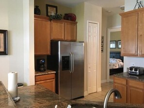 Fridge, microwave, oven, dishwasher - 472 (Kissimmee)
