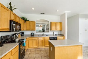 Stovetop, dishwasher, toaster, high chair - 294- (Davenport)