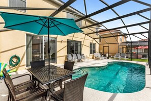 6 bedrooms, desk, travel crib, free WiFi - 294- (Davenport)