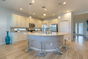 House | Private kitchen | Fridge, microwave, dishwasher, cookware/dishes/utensils