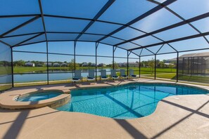 House | 6 bedrooms, desk, free WiFi, alarm clocks