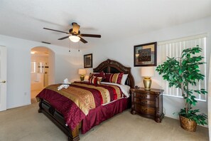 House - Executive 5 Bedroom Villa, Large Private Pool and Fantastic Conservation Views (Davenport)